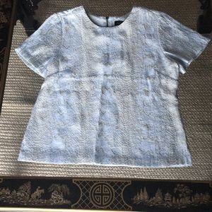 NWOT-NEVER WORN beautifully textured top!